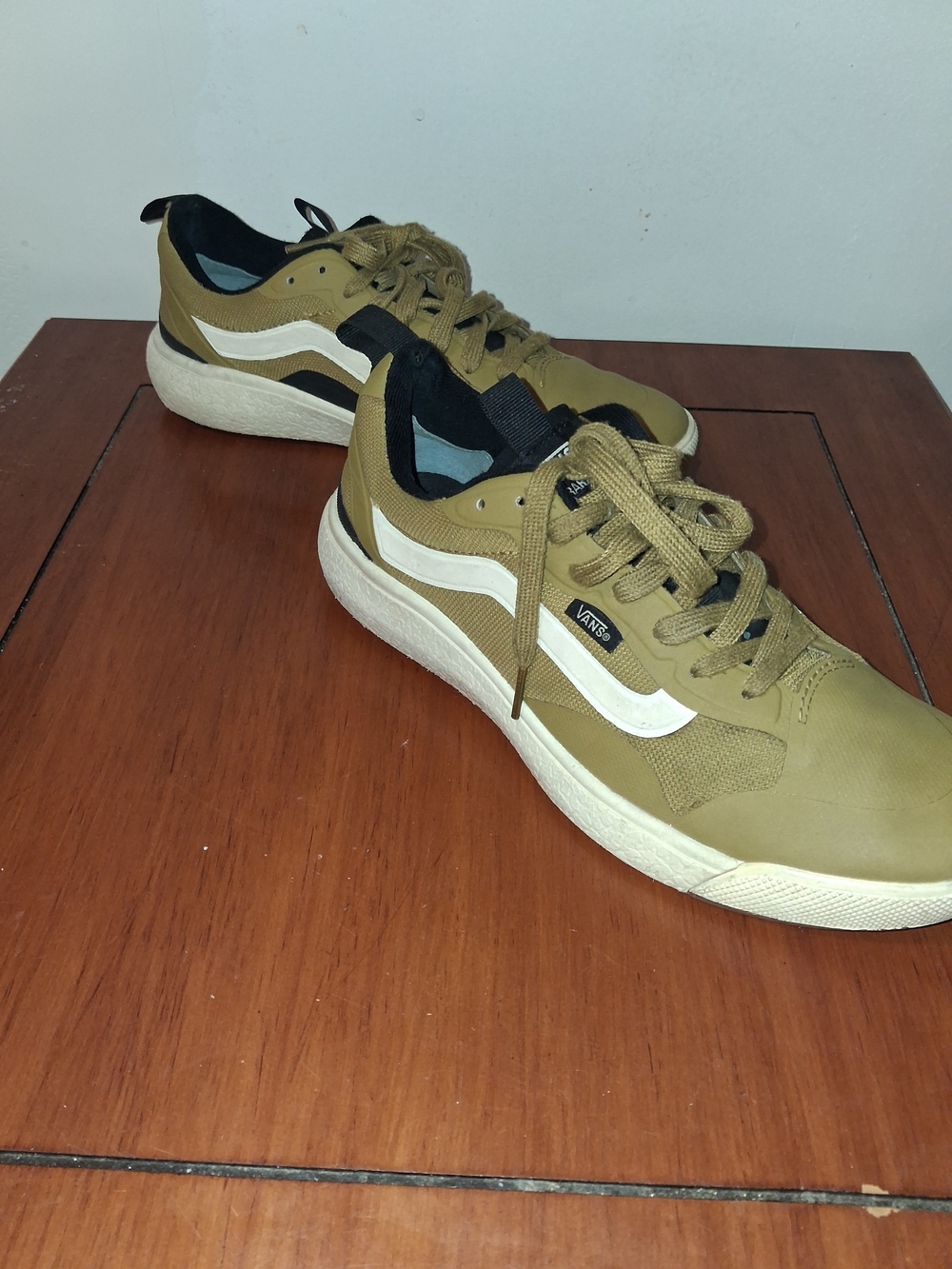 Vans Men's Old Skool Low-Top Sneaker in Olive/White